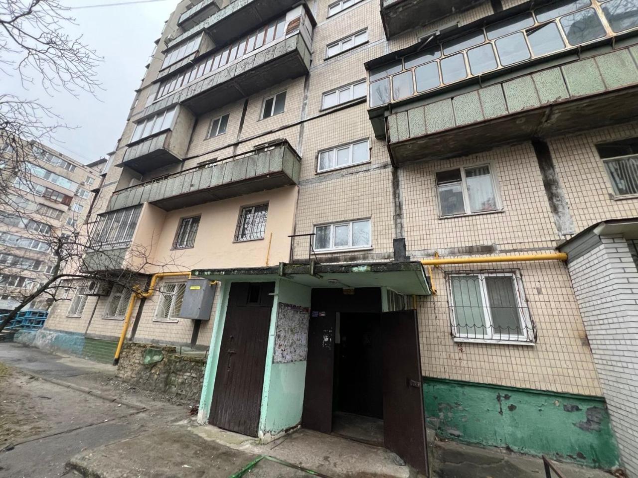 Квартира Эконом-Класса Возле Метро Левобережная Kyiv Exterior photo